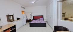 Master Big Bedroom Attached Bathroom Fully Furnished - Dubai-Rooms for rent